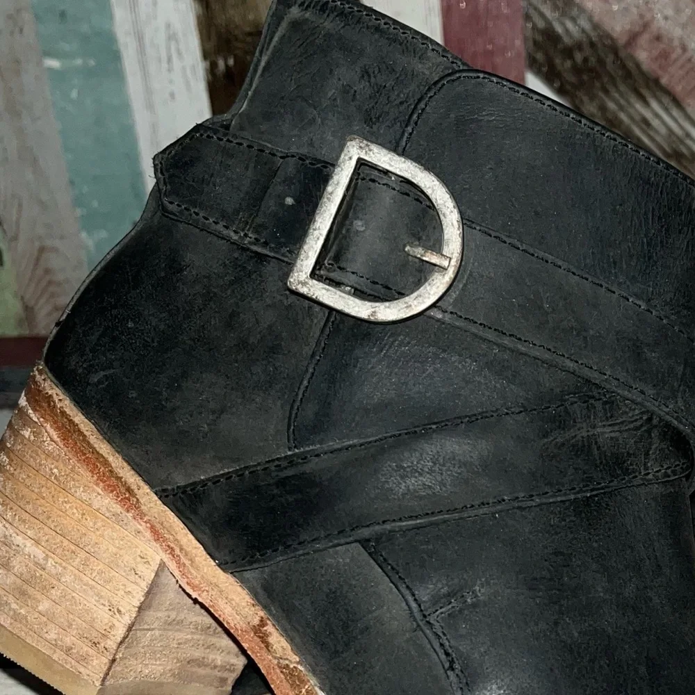 Free People Back Loop Ankle Boots W/Cross Straps & Buckle Black Leather EUC 7.5 - Picture 3 of 11